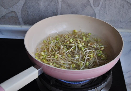 黃豆芽炒肉末