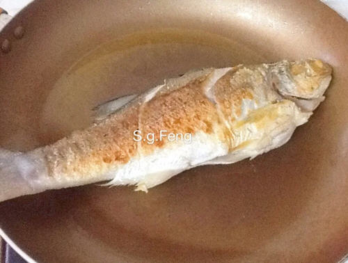 一整條香煎鮁魚