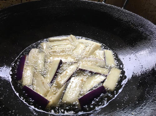 飯店裡邊魚香茄子