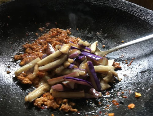 飯店裡邊魚香茄子