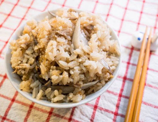 電飯鍋做鮪魚牛蒡炊飯