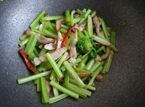 煙熏臘肉炒芹菜