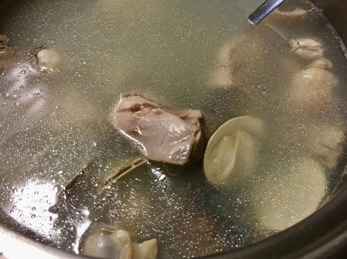 蒜頭蛤蜊雞湯