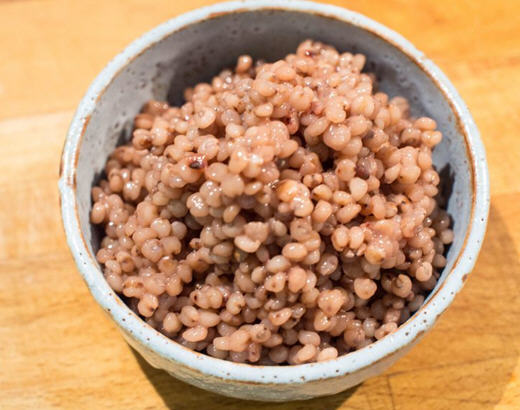 鐵鍋煮高粱米飯