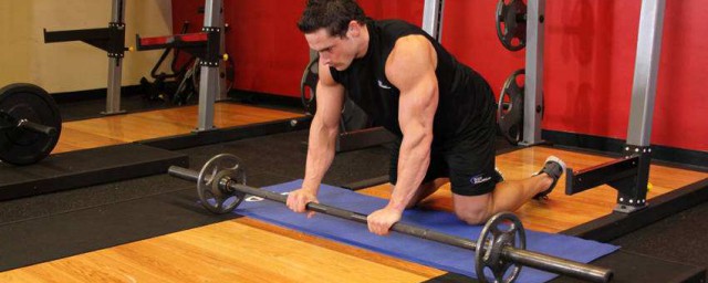 腹肌負重訓練方法 腹肌負重訓練的方法詳解