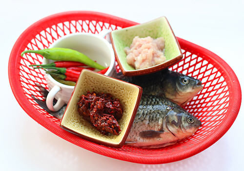 川菜幹燒鯽魚