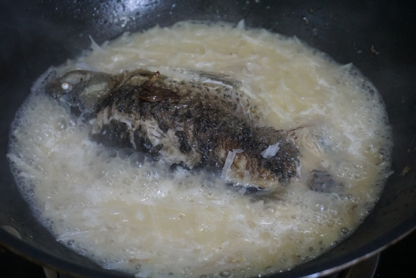 鯽魚蘿卜湯