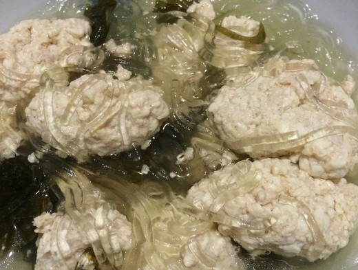 雞肉豆腐丸海帶芽粉絲湯