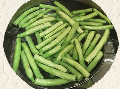 四季豆涼拌蒟蒻墨玉板