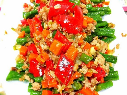 紅蔬肉醬炒長豆