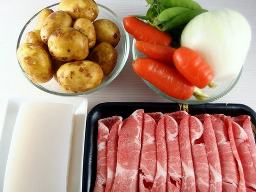 馬鈴薯胡蘿卜燉豬肉