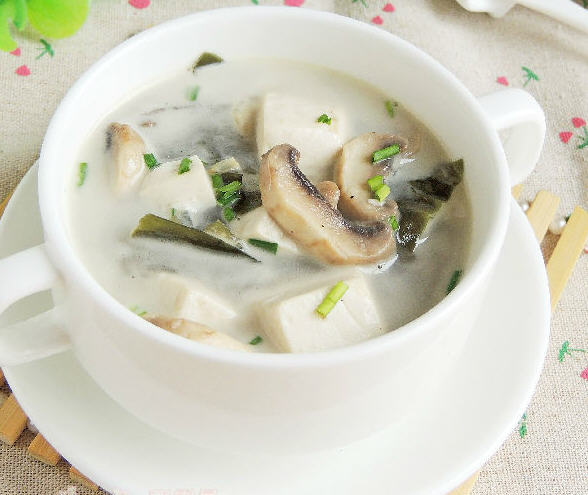 海帶豆腐蘑菇湯