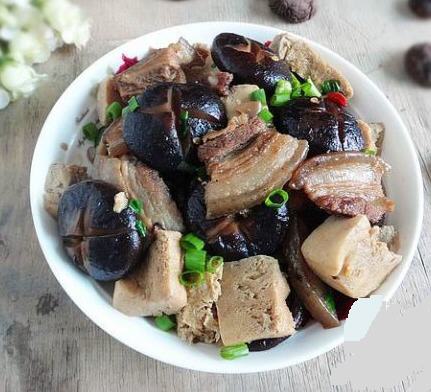 香菇五花肉燒凍豆腐