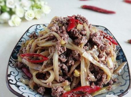 酸瓜炒牛肉末