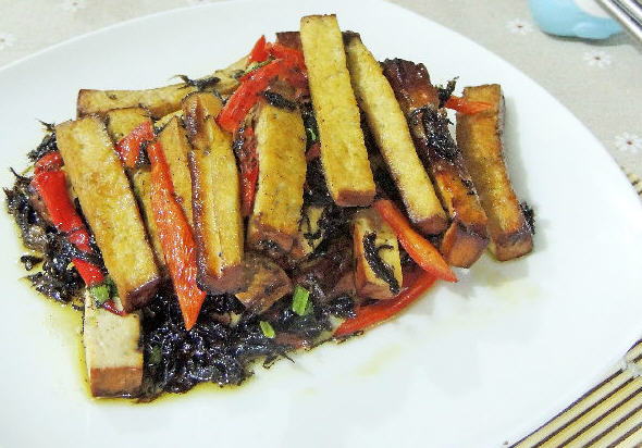 橄欖菜炒豆腐幹