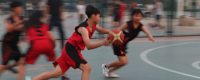籃球跑位技巧 打籃球有哪些跑位技巧