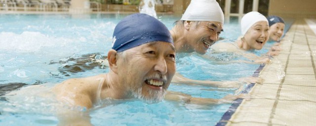70多歲老人能遊泳嗎 大傢可以瞭解一下