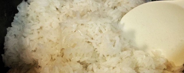 電飯煲燜米飯的做法 電飯煲燜米飯怎麼做