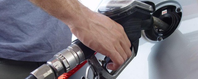柴油和汽油哪個省錢 關於柴油的簡介