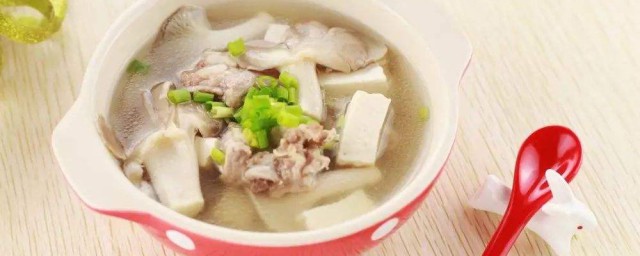 平菇豆腐湯的做法 很清淡的一款素湯