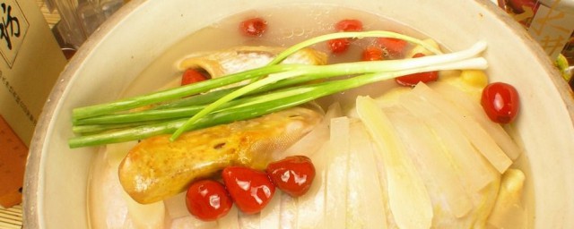 老鴨湯裡面放什麼配菜 加入它清爽解膩