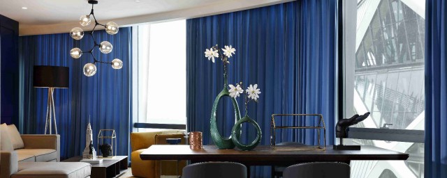 客廳深藍色窗簾好看嗎 客廳配深藍色的窗簾好看嗎
