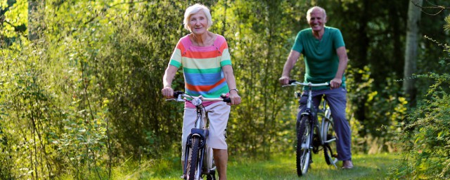 老年人騎自行車的好處 老年人騎自行車有哪些好處