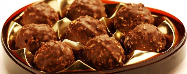 費列羅巧克力的做法 三步快速做出美食