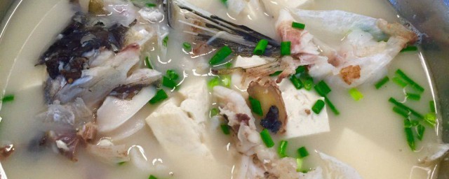鮮魚湯怎麼做 5分鐘教你熬一碗鮮香營養魚湯