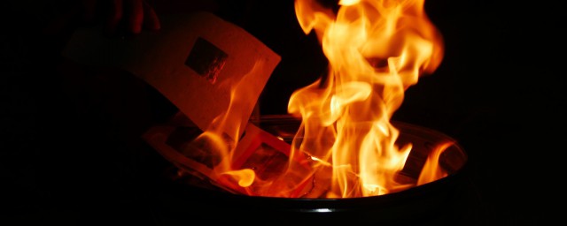 燒紙的正確步驟 清明節燒紙錢正確燒法