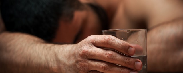 慢性酒精中毒能自愈嗎 慢性酒精中毒能慢是恢復嗎