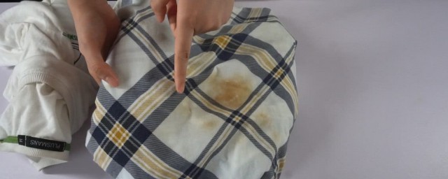 床單上的污漬怎麼洗 床單的污漬清洗方法