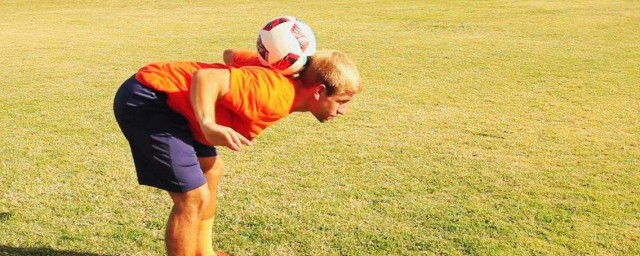 足球接球訓練方法 足球接球怎麼訓練