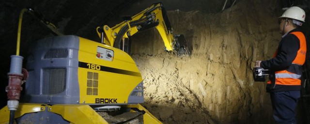 挖地鐵通道的機器叫什麼 具體是什麼