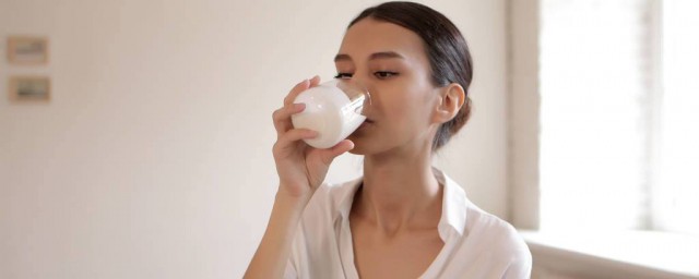 每天晚上喝酸奶的壞處 能經常喝酸奶嗎