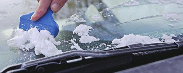 冬天車玻璃結冰怎麼辦 方法其實很簡單