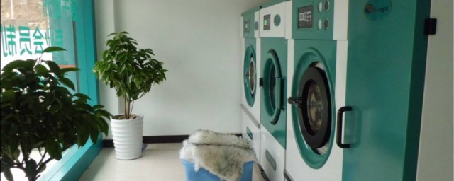 幹洗店怎麼幹洗大衣 主要分為3個步驟