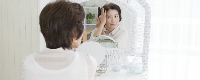55歲長臉女人適合哪種發型 長臉的老年女性適合什麼發型