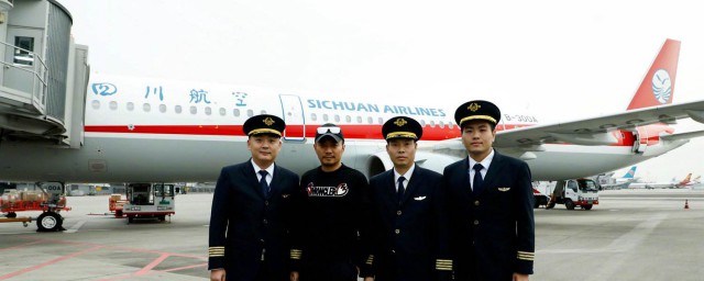 中國機長杜江搭訕乘客是誰 對此如何回應