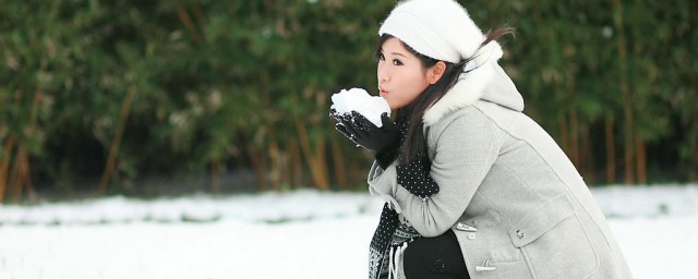 贊美雪景的打油詩句 關於下雪的打油詩三首