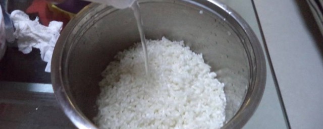 美的電飯鍋米飯蒸不熟什麼原因 電鍋煮飯不熟的四大原因