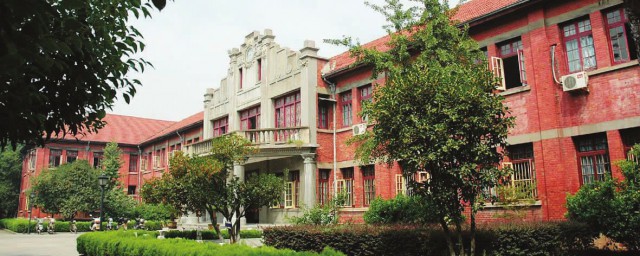 安慶師范大學是幾本 什麼時候建立的