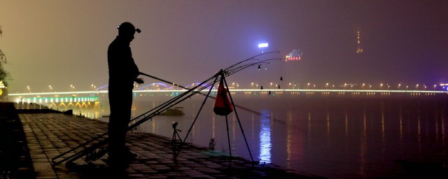 夜釣為什麼用藍光燈 為什麼夜釣要用藍光燈