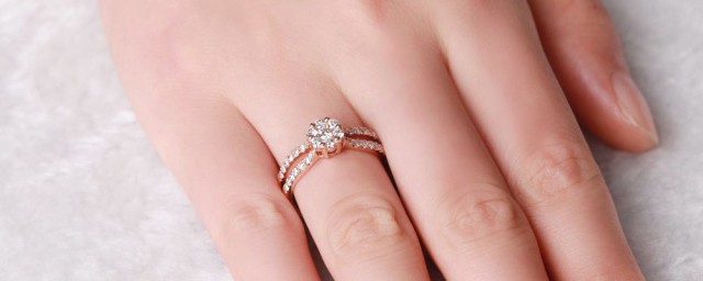 戒指戴到食指和無名指上是什麼意思 戒指的由來是什麼