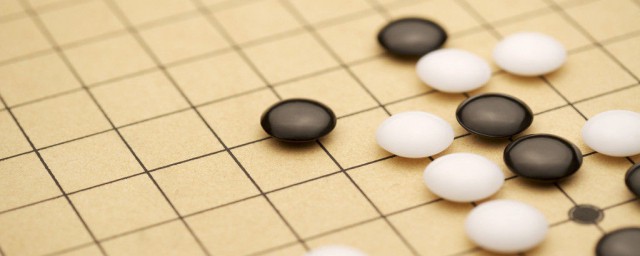 五子棋的規則 兩人對弈的策略型棋類遊戲