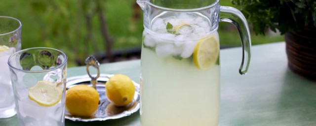 檸檬泡水做法 5步做好超簡單的檸檬水