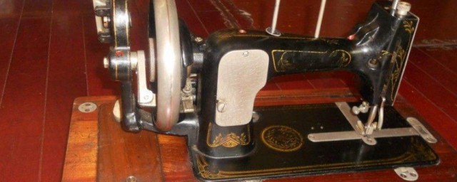 老式傢用縫紉機在工作時突然卡住是什麼原因 你知道嗎