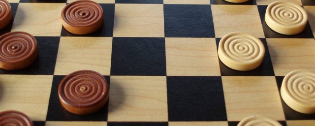 國際跳棋規則 玩法介紹