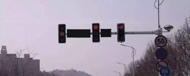 箭頭紅燈什麼情況可以左轉 在沒有箭頭指示的紅燈可以左轉彎嗎