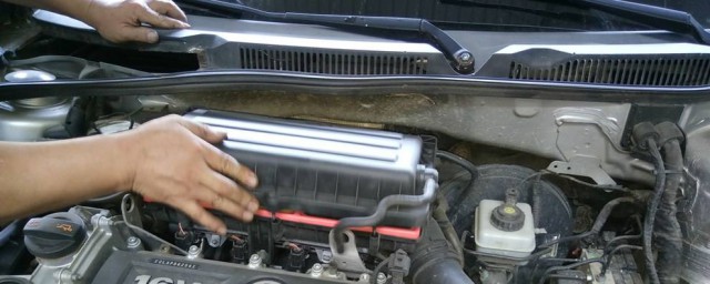 濾芯器多久更換 汽車空氣濾芯器建議1000015000公裡更換一次